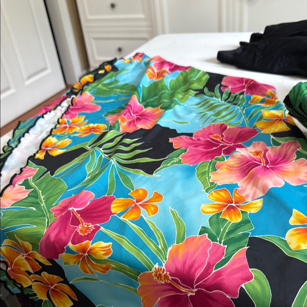 Junonia tropical pareo .never worn.